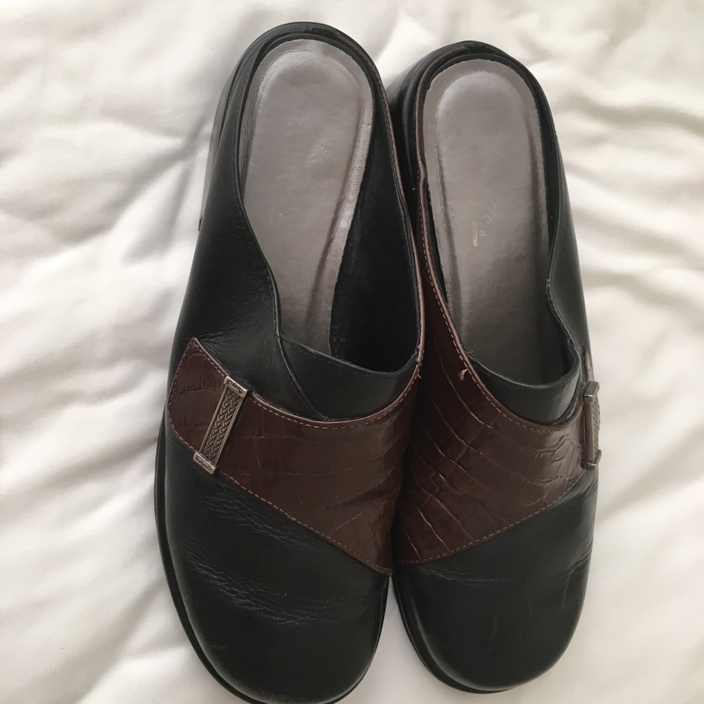 Meredith Artiva Lites leather clog from Brazil 7M